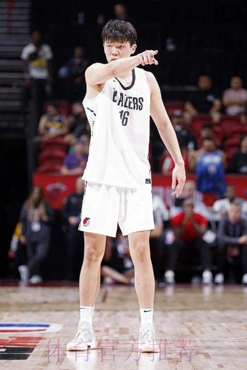 8分8篮板，隔扣杨瀚森！好强的内线，湖人果断拿下吧